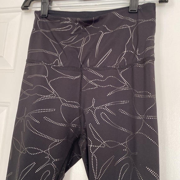 Beyond Limited Edition printed leggings - Picture 2 of 7